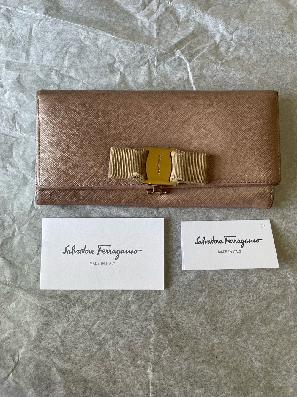 Salvatore Ferragamo GUC Saffiano leather Rose-Tan Vara Bow Leather Wallet w/ tag